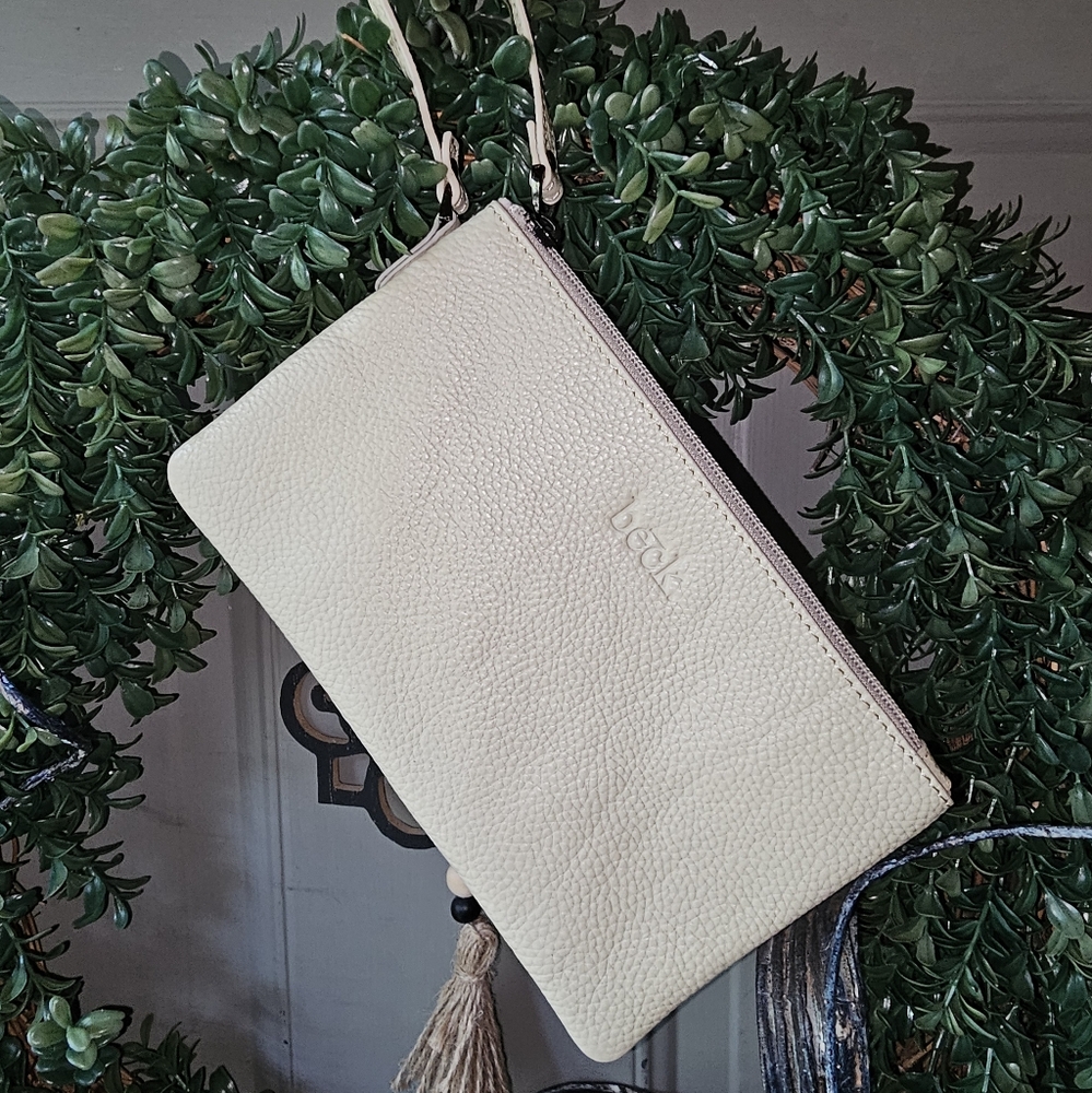 Beck Bag Ziplet Wristlet NWT